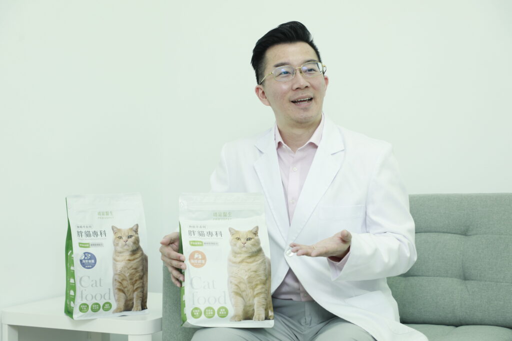 胖貓別只少吃!獸醫揭5大體控難題,維持肌肉才是關鍵 5 2. %E9%99%B3%E6%AD%A3%E5%80%AB%E7%8D%B8%E9%86%AB%E5%B8%AB%E8%88%87%E5%9C%98%E9%9A%8A%E6%AD%B7%E6%99%82%E5%85%A9%E5%B9%B4%E7%A0%94%E7%99%BC%EF%BC%8C%E8%BF%91%E6%9C%9F%E6%8E%A8%E5%87%BA%E3%80%8C%E5%AC%8C%E5%AF%B5%E9%86%AB%E7%94%9F%E6%A5%B5%E7%B2%BE%E8%90%83%E8%83%96%E8%B2%93%E5%B0%88%E7%A7%91%E9%AB%94%E6%85%8B%E7%AE%A1%E7%90%86%E6%A9%9F%E8%83%BD 0