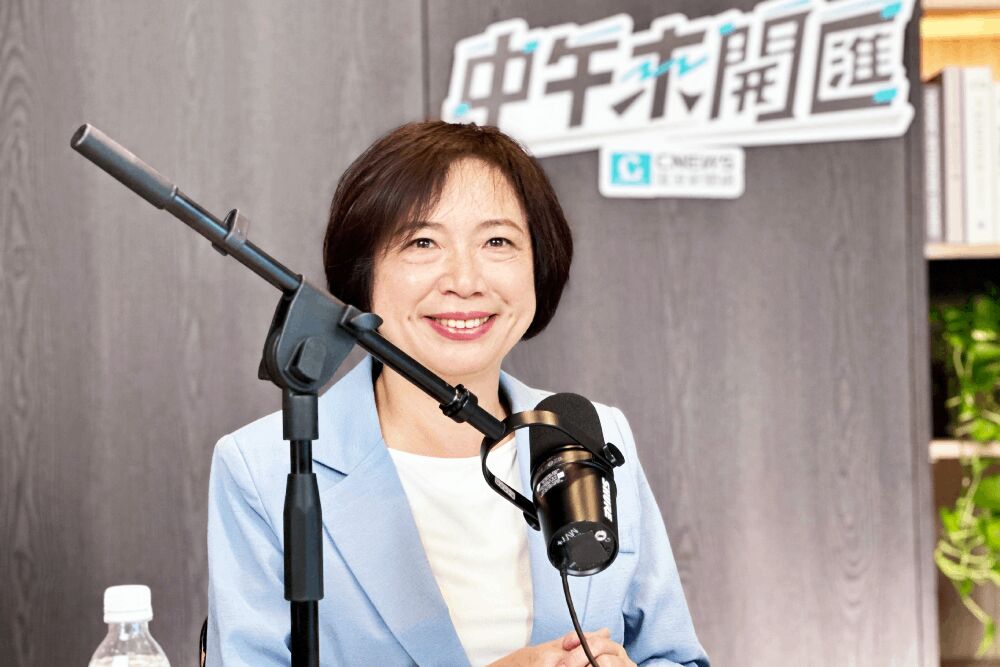 民調慘輸雙位數！何欣純看板急縮黨徽切割 遭酸「視力檢查」