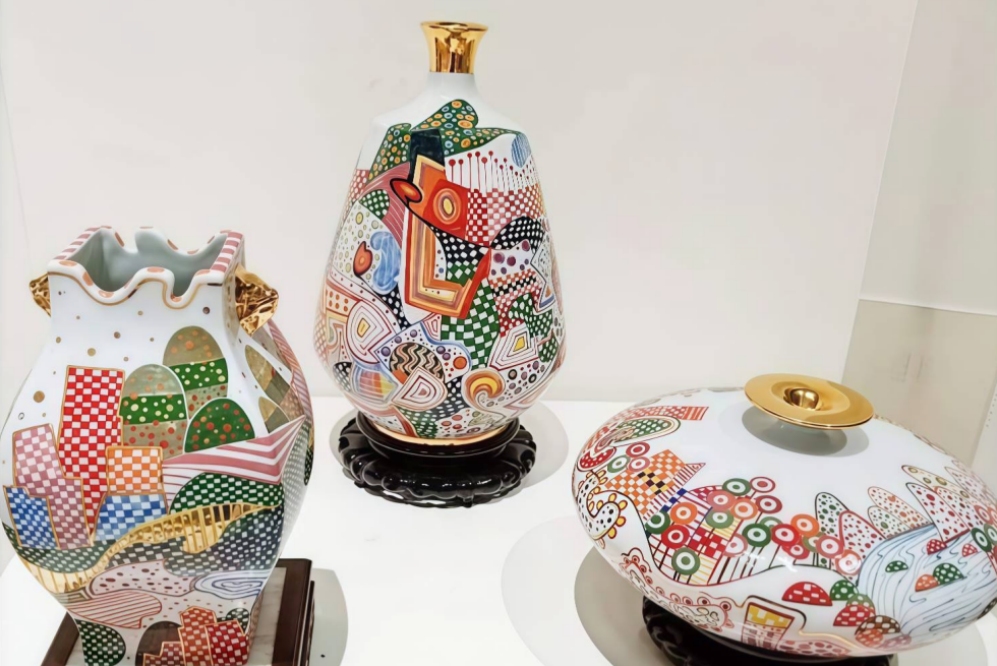 火與星際的永恆對話：當代藝術家趙莉蓁「大自然幾何 x AI」瓷藝美學引領收藏新風潮