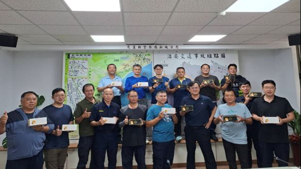 新城分局父親節前夕獻甜心蛋糕  溫馨紓解警察爸爸辛勞