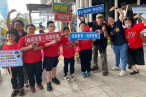 守護童心 警 相隨 基隆少年隊轉運站設攤守護兒少安全 12 MEITU 20260815 141622205