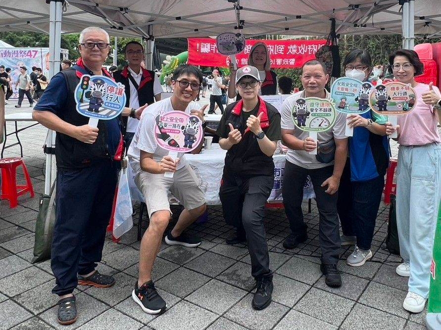 捲起衣袖做公益  北市警交大花博廣場守護交通不缺席
