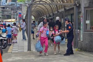 基警 童 步迎開學 守護通學安全 8 MEITU 20260831 145407506