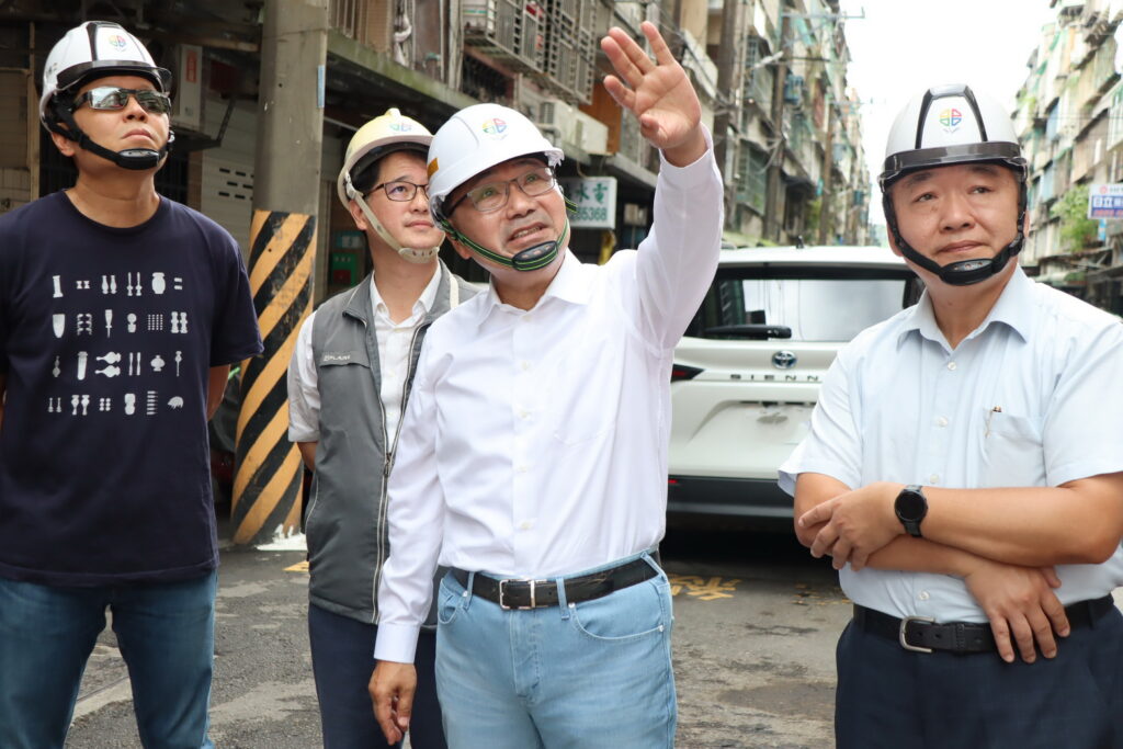 侯友宜視察鶯歌基層建設 打通道路更順暢人行環境升級「201314」路燈下添浪漫 6 S 25288714