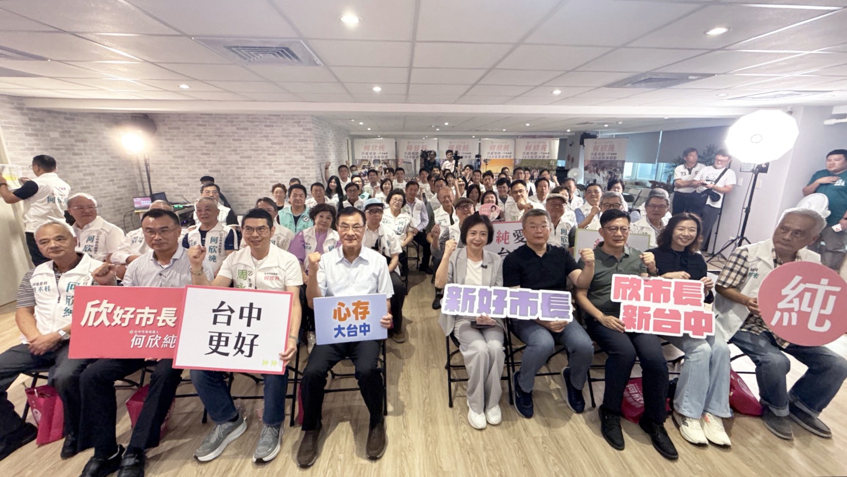 何欣純競委會授證  蘇嘉全、蔡其昌合體拚勝選