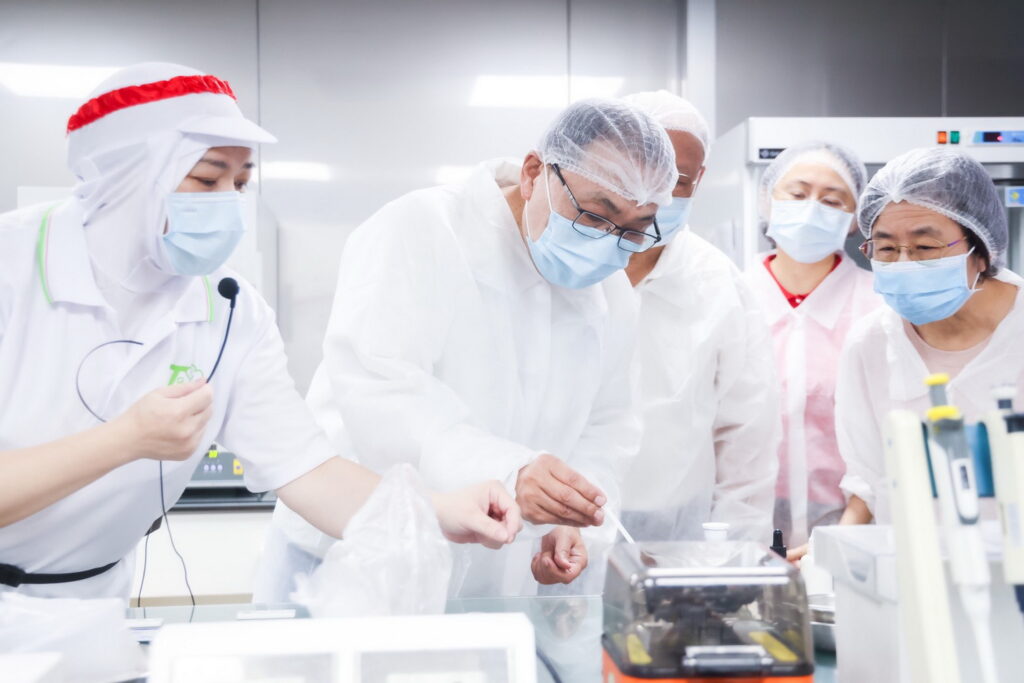 新北免費營養午餐開學上路 侯友宜視察團膳守護32.3萬學童食安 17 S 62751039 0