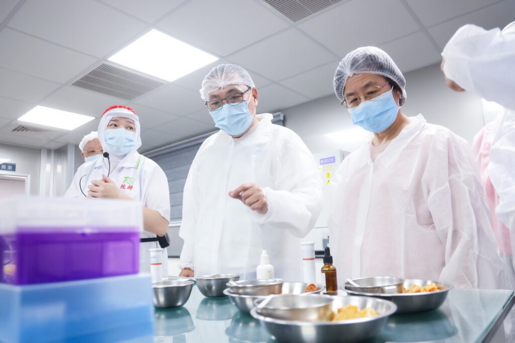 新北免費營養午餐開學上路 侯友宜視察團膳守護32.3萬學童食安 16 S 62751041 0