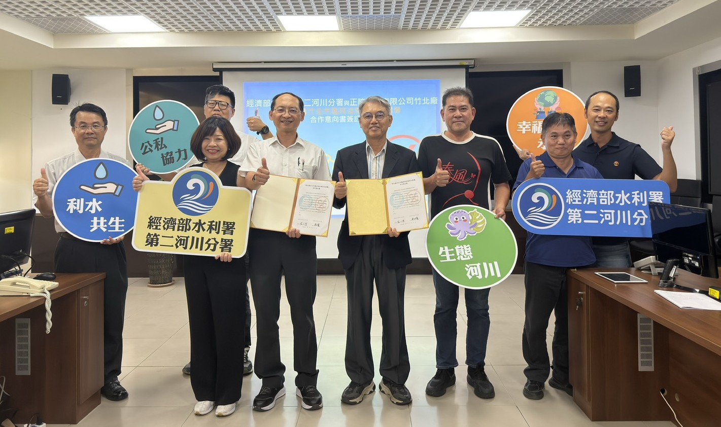 正隆公司認養鳳岡堤防綠美化　二河分署公私協力打造水岸新景觀
