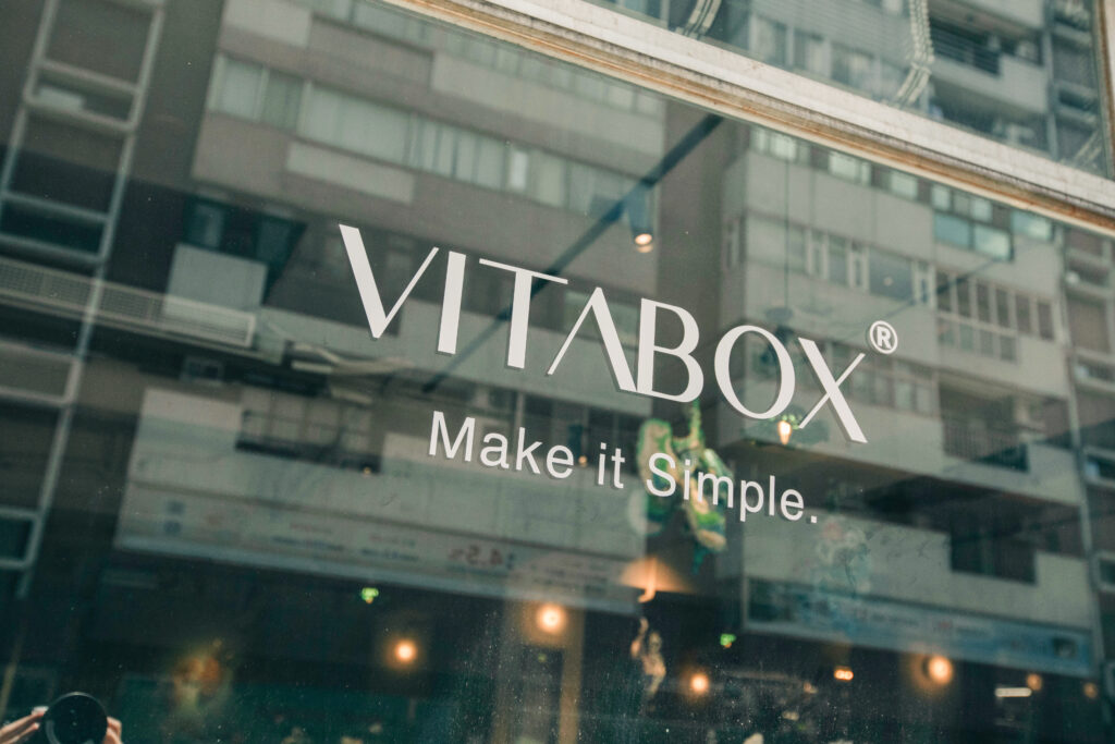 看懂食品標示後,實際含量如何確認?VITABOX® 將營養資訊搬上餐桌! 8 VITABOX%C2%AE %E6%8C%81%E7%BA%8C%E5%AF%A6%E8%B8%90Make it Simple. %E8%AE%93%E6%AF%8F%E4%B8%80%E6%AC%A1%E9%81%B8%E6%93%87%E6%9C%89%E6%B8%85%E6%99%B0%E7%9A%84%E6%A8%99%E6%BA%96