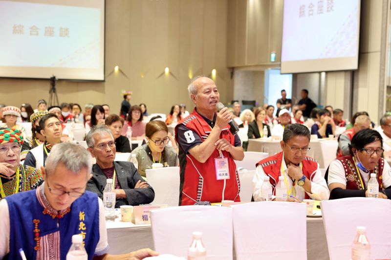 新北原民日擴大文化會議 推祭儀補助、族語扎根與文化場域 10 《圖說》新北市原民局主管群與各幹部們交流。〈原民局提供〉
