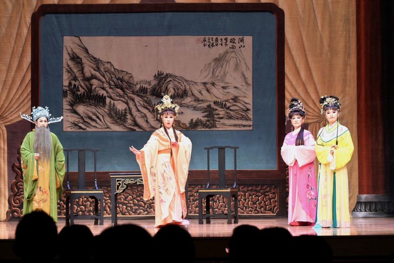 敬老獻藝唱出情義 新北府會攜手演《金殿抗婚》 12 《圖說》新北市政府新聞局今晚舉辦115年度「新北市敬老獻藝歌仔戲」活動。〈新聞局提供〉