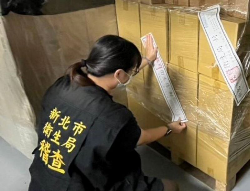 苦茶油驗出苯駢芘超標 農七十自主通報已售出131瓶 5 《圖說》衛生局要求業者即日起停止苦茶油產品製造及販售,也啟動下架回收作業。〈衛生局提供〉