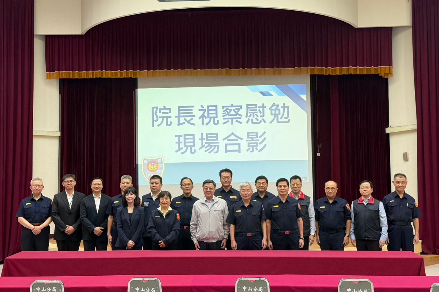 卓院長深夜親赴中山分局慰勉  宣布擴大深夜危勞津貼適用範圍