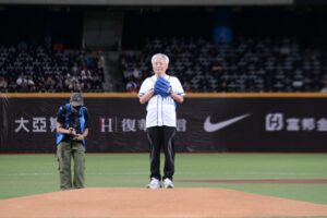 職棒最強防線 警政署長大巨蛋帥氣開球 聯手富邦悍將 接殺詐騙 5 %E4%B8%80 4