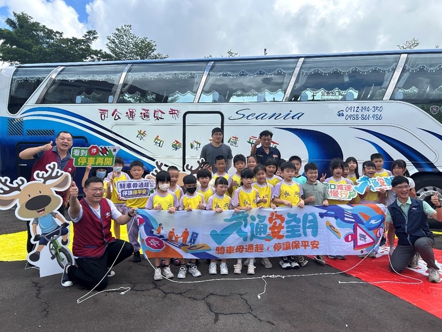 大車死角藏危機  基隆交警攜手監理站辦理  大車視野死角與內輪差  體驗活動