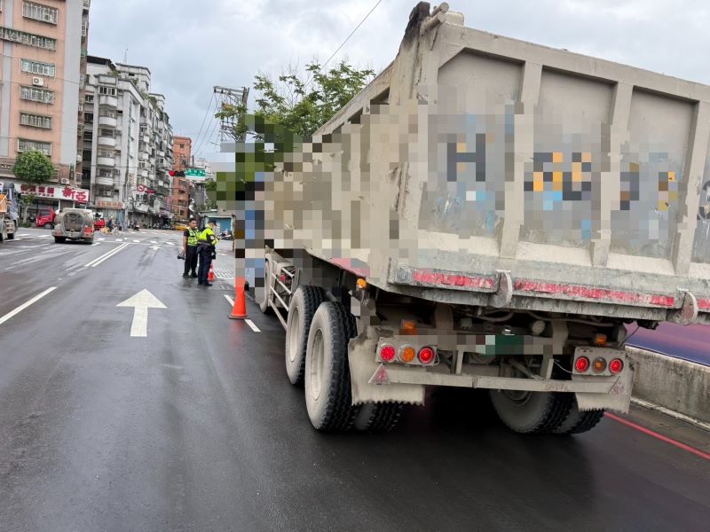 《圖說》中和分局今年截至目前，已查獲大型車各項交通違規2601件。〈中和分局提供〉