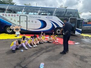大車死角藏危機 基隆交警攜手監理站辦理 大車視野死角與內輪差 體驗活動 14 %E4%BA%8C 20