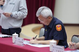 卓院長深夜親赴中山分局慰勉 宣布擴大深夜危勞津貼適用範圍 12 %E4%BA%94