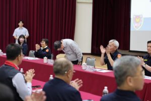 卓院長深夜親赴中山分局慰勉 宣布擴大深夜危勞津貼適用範圍 13 %E5%85%AD