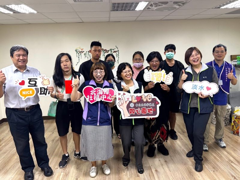 台電北北區處慰問弱勢家庭 中秋前夕送暖到北海岸 7 《圖說》台電台北北區營業處長許一女〈中〉偕同人今天前往新北市北海岸社會福利服務中心,關懷弱勢家庭,在佳節前送上一份心意,讓社會的溫暖持續在地方傳遞。〈北北區處提供〉
