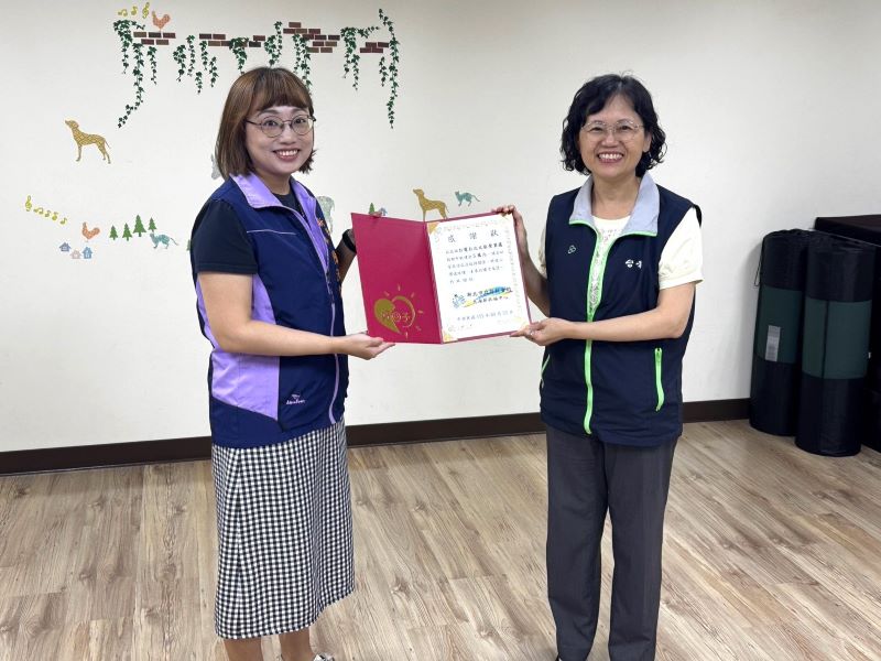 台電北北區處慰問弱勢家庭 中秋前夕送暖到北海岸 8 《圖說》新北市北海岸社會福利服務中心致贈感謝狀。〈北北區處提供〉