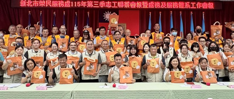 《圖說》處長陳立中主持第三季志工聯繫會報，慰勉全體榮欣志工夥伴辛勞並祝福秋節平安。〈新北榮服處提供〉