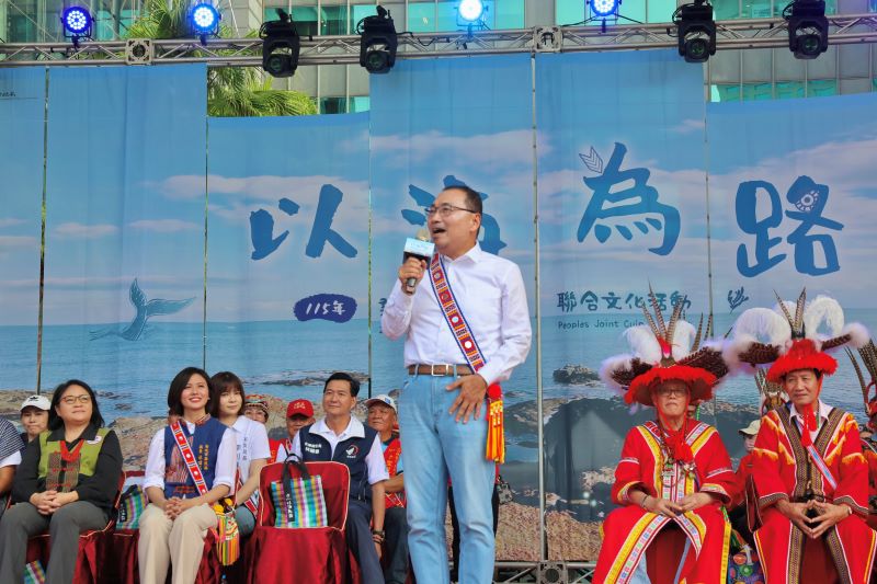 《圖說》侯友宜市長表示，新北市持續完善原住民族文化場域，讓超過6萬6千名原住民族人在城市中找到文化的根，左二原民局長林瑋茜。〈原民局提供〉