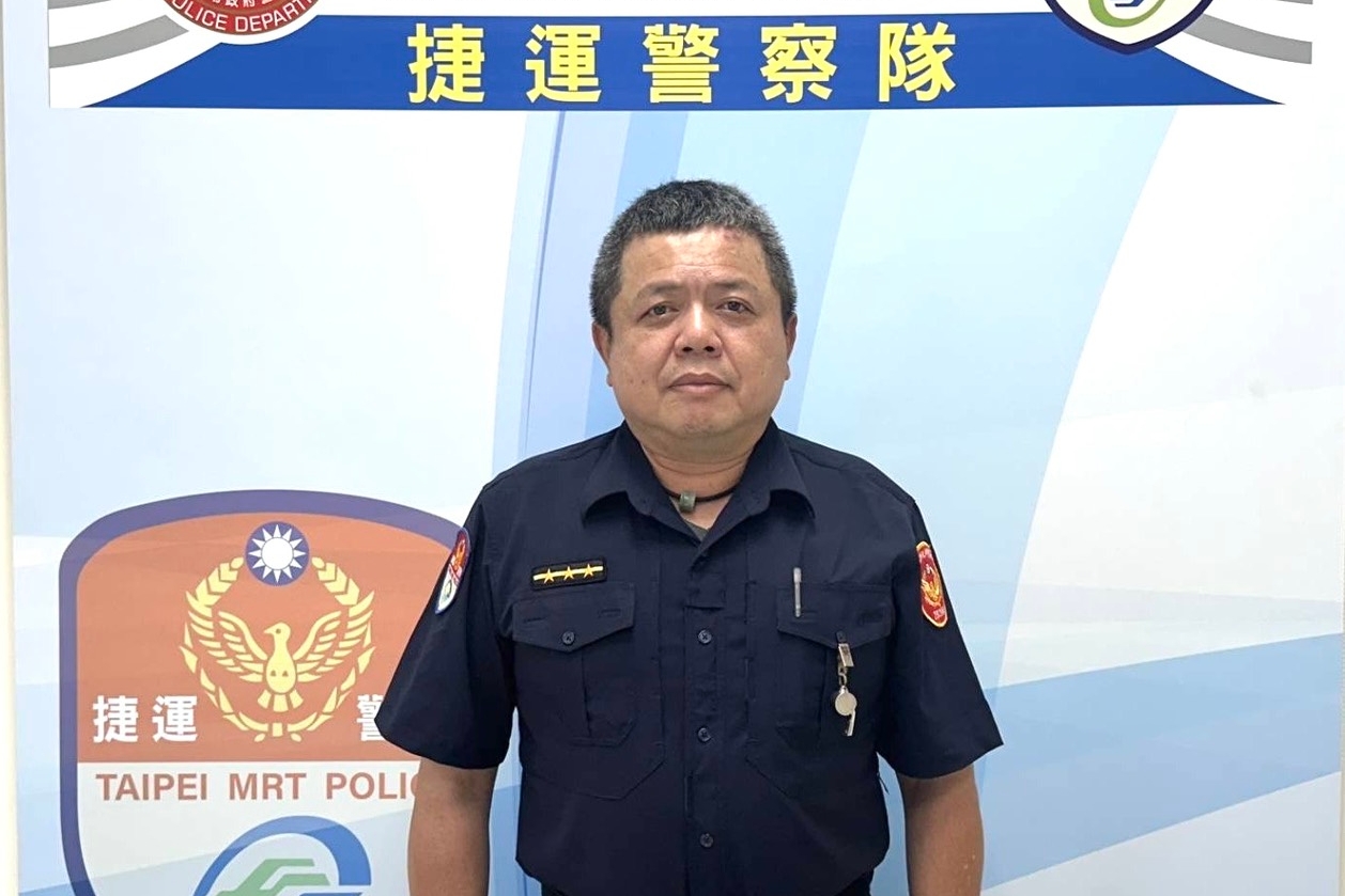 旅客金手鐲搭捷運不翼而飛  捷警鷹眼尋回物歸原主