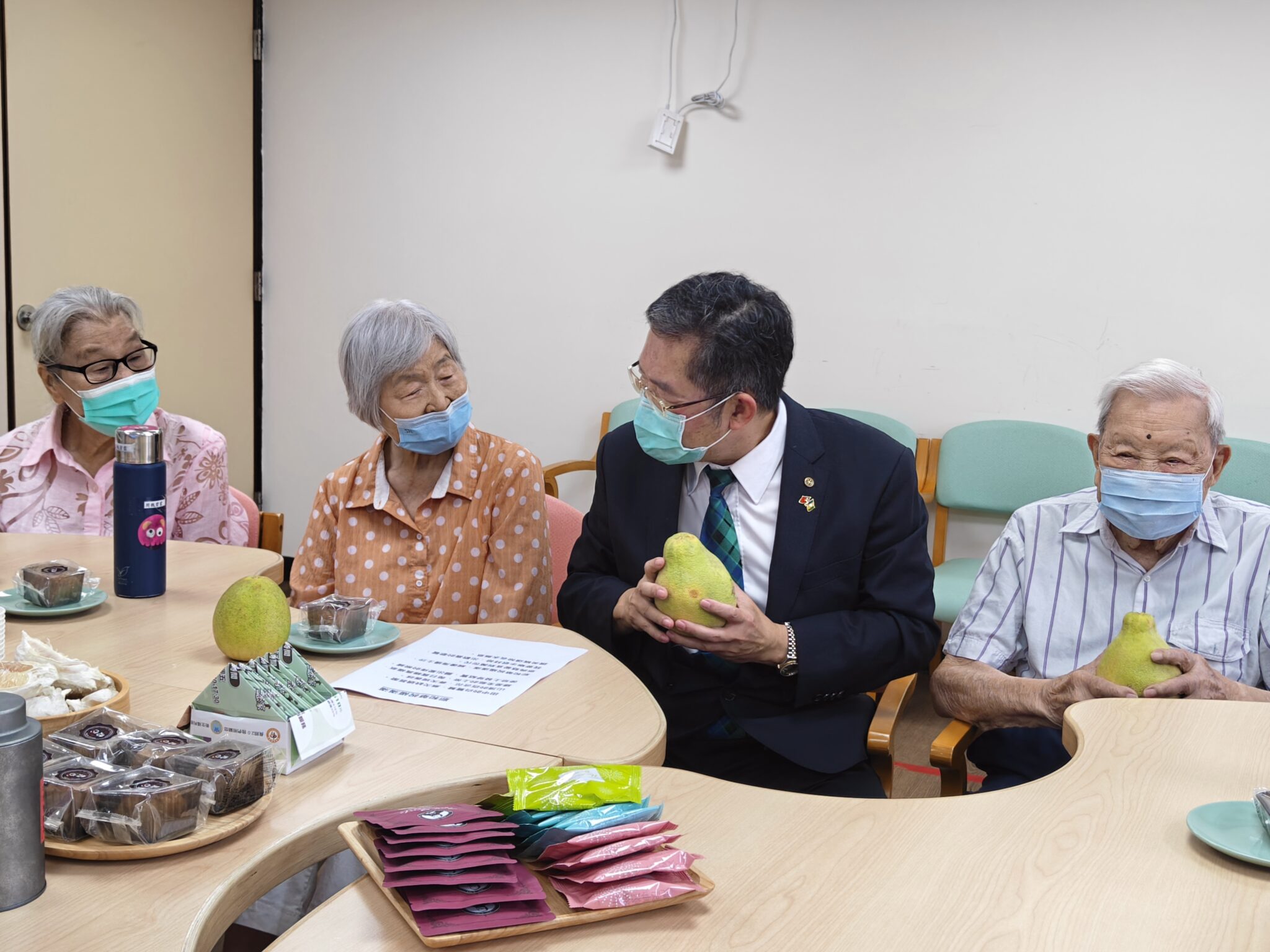 馬偕中秋暖日照 長照全人關懷不間斷