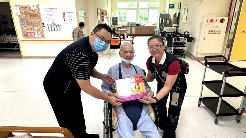 住院無法返家過中秋   南投榮服處赴中榮、埔里分院慰問榮民