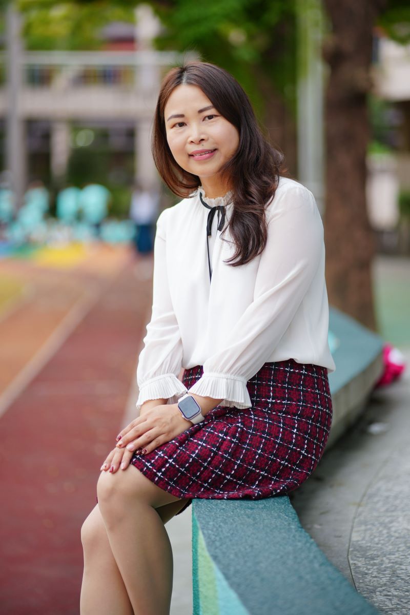 從課堂到校園角落 新北6組人員獲杏壇芬芳獎肯定 9 《圖說》崇德國小謝夷菱主任家訪關懷,陪伴學生穩定返校。〈教育局提供〉三