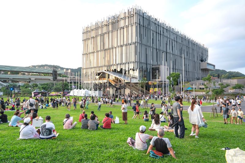 雙舞台唱經典、拚創作 新北綠生活音樂節50攤市集共襄盛舉 47 《圖說》「2026新北市綠生活音樂節」將於9月12日至13日,在新北市美術館戶外園區熱鬧登場。〈文化局提供〉