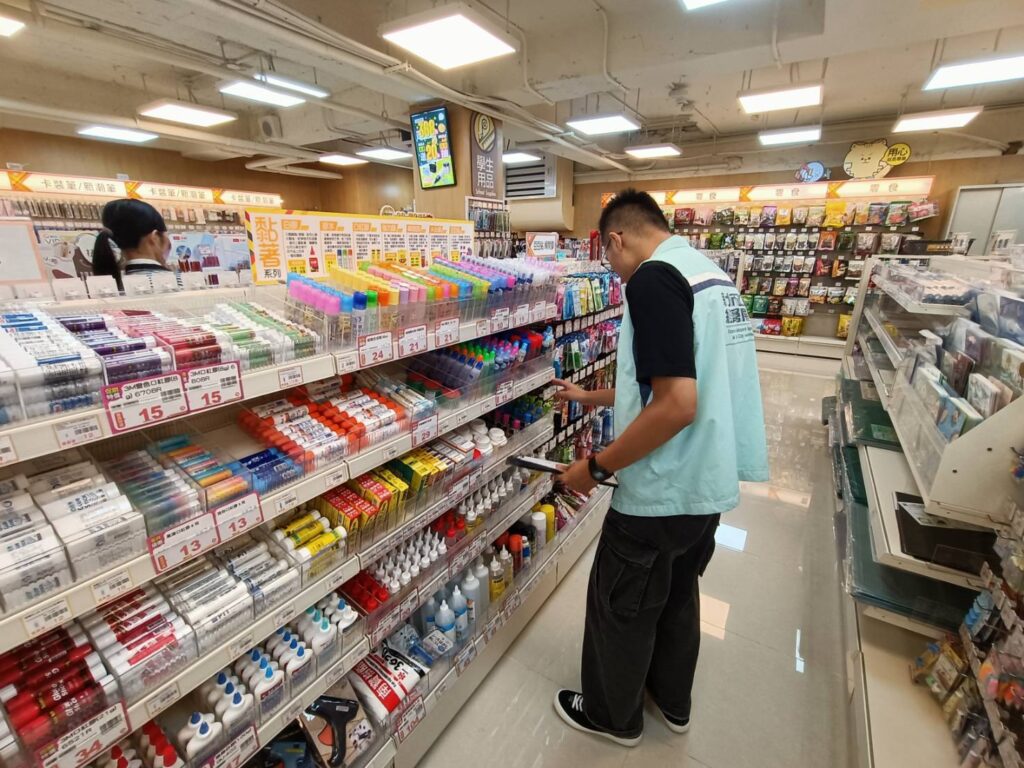 開學文具抽查 新北查獲41件標示不合格 12 %E6%96%B0%E5%8C%97%E5%B8%82%E7%B6%93%E7%99%BC%E5%B1%80%E9%87%9D%E5%B0%8D%E8%BD%84%E5%85%A7%E5%95%86%E5%AE%B6%E8%BE%A6%E7%90%86%E6%96%87%E5%85%B7%E5%95%86%E5%93%81%E5%B0%88%E6%A1%88%E6%8A%BD%E6%9F%A5%EF%BC%8C%E6%9B%BF%E5%B8%82%E6%B0%91%E6%9C%8B%E5%8F%8B%E6%8A%8A%E9%97%9C%E3%80%82