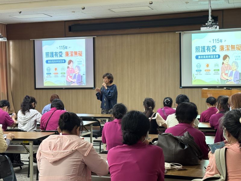《圖說》主任陳桂美表示，照護工作與住民及家屬接觸密切，因此除了讓同仁知道規範，更重要的是培養遇到疑義時的判斷能力。〈板橋榮家提供〉