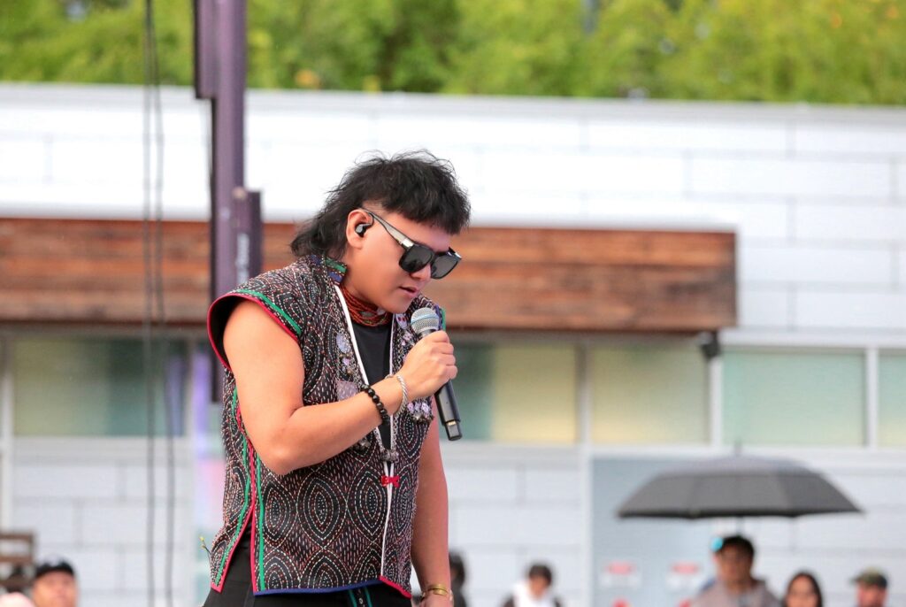 郭子、萬芳演完飛紐約追美網!堵到謝淑薇卻手機沒電 球后親掏手機救援合照 6 %E6%A1%91%E5%B8%83%E4%BC%8A