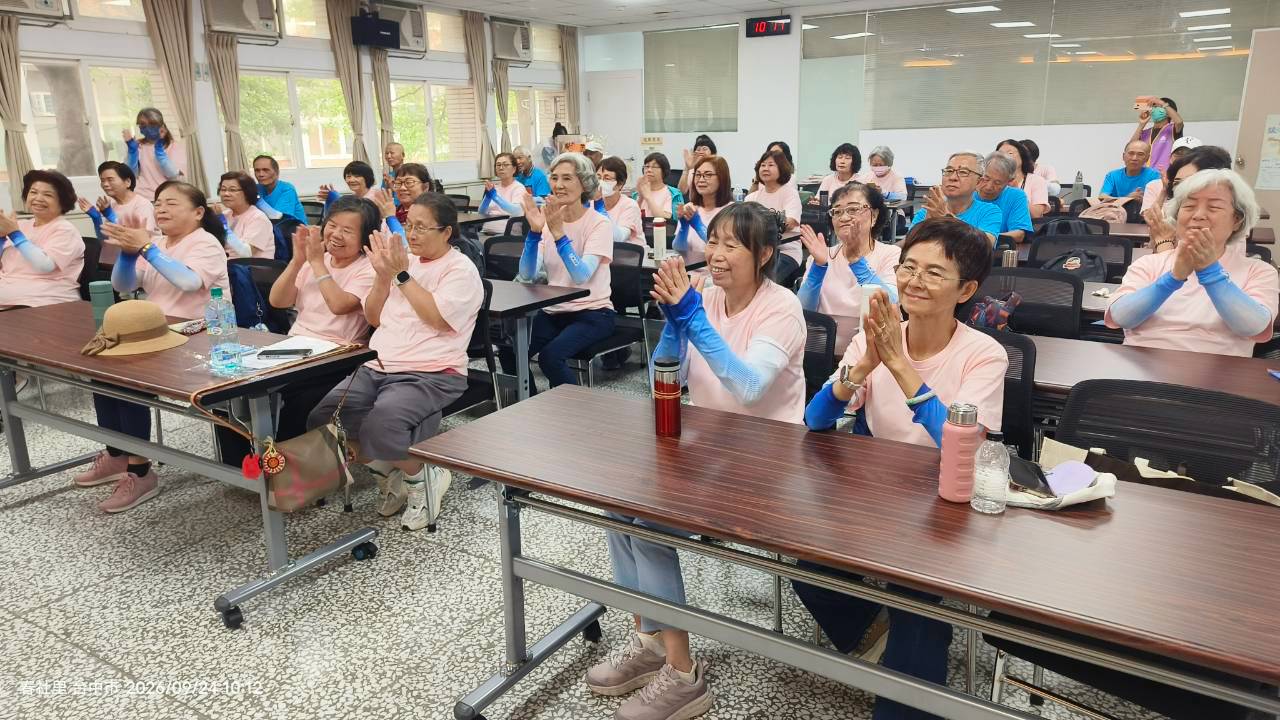 當AI遇上畫糖 嶺東樂齡大學甜蜜開學 5 %E6%A8%82%E9%BD%A1%E5%A4%A7%E5%AD%B8%E8%BE%A6%E5%AD%B8%E6%9C%89%E6%88%90%EF%BC%8C%E5%AD%B8%E5%93%A1%E9%80%90%E5%B9%B4%E7%A9%A9%E5%AE%9A%E6%88%90%E9%95%B7