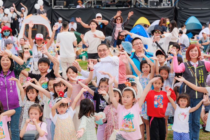 《圖說》《水育樂》新北大都會公園「2024新北春紛節」市長侯友宜與市民同樂。〈水利局提供〉