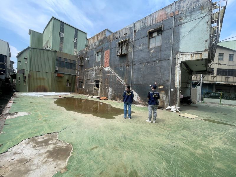 《圖說》市府於8月12日將違法增建全面拆除外，並監督業者確實移除污染來源，徹底阻斷污染再發生。〈環保局提供〉