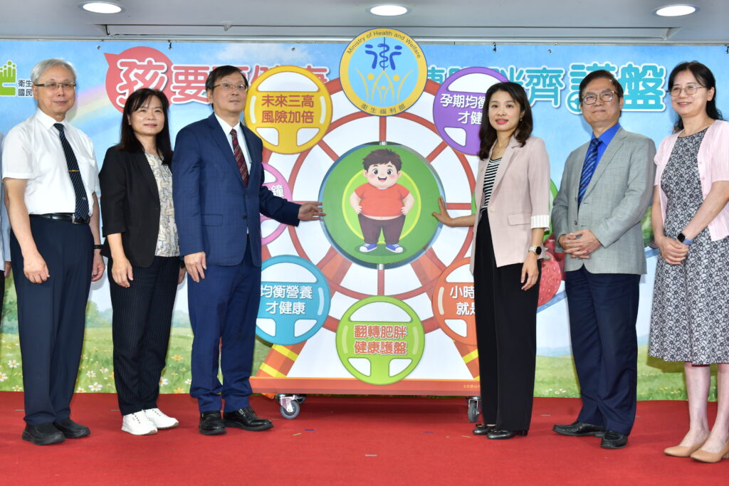 國小每4人近1人過重!兒童肥胖率23.6% 國健署曝「近半家長沒發現」 5 %E8%A1%9B%E7%94%9F%E7%A6%8F%E5%88%A9%E9%83%A8%E8%8E%8A%E4%BA%BA%E7%A5%A5%E5%B8%B8%E5%8B%99%E6%AC%A1%E9%95%B7%E8%88%87%E5%9C%8B%E6%B0%91%E5%81%A5%E5%BA%B7%E7%BD%B2%E6%B2%88%E9%9D%9C%E8%8A%AC%E7%BD%B2%E9%95%B7%E9%80%B2%E8%A1%8C%E5%85%92%E7%AB%A5%E8%82%A5%E8%83%96%E9%98%B2%E6%B2%BB%E5%95%9F%E5%8B%95%E5%84%80%E5%BC%8F