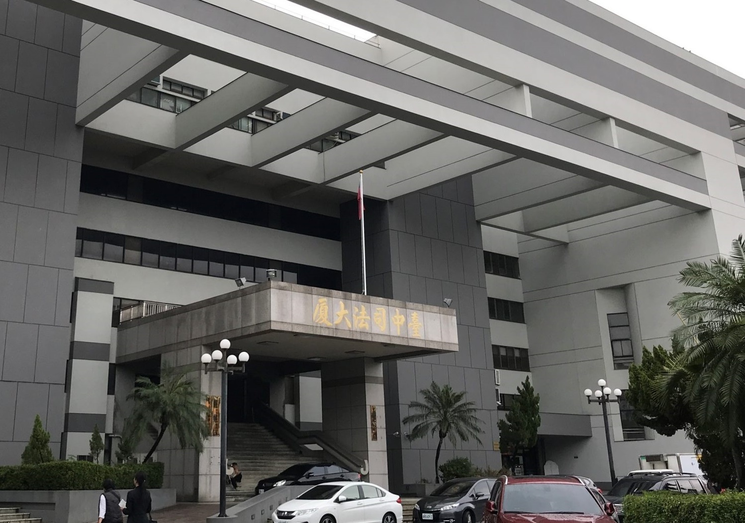 覬覦女按摩師家境好下藥凌虐拍裸片      檢察官起訴三名犯嫌