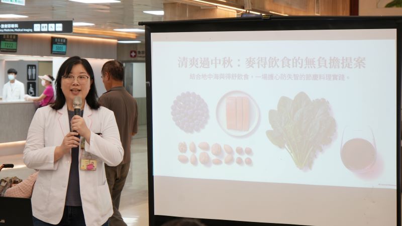柚香蝦沙拉 清爽解膩無負擔     中秋吃月餅、烤肉「麥得飲食」顧健康