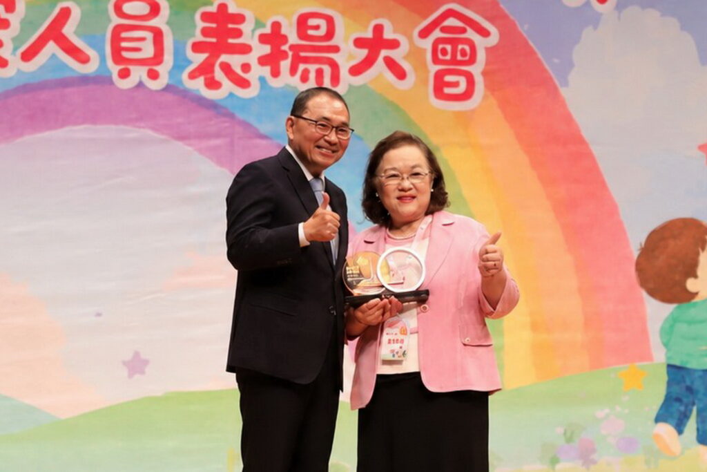 新北表揚339名教保服務人員 侯友宜肯定長年堅守幼教第一線 多元專業守護幼兒成長 8 091200103