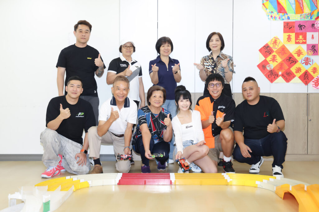 草爺、張啟樂、陸子玄化身「永飽安康」總鋪師,重陽節揪長輩尬四驅車 10 1I7A8442