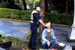 北市保大巡邏警暖心即刻救援自摔女騎士 處置迅速 避免事故擴大 29 MEITU 20260908 104136923