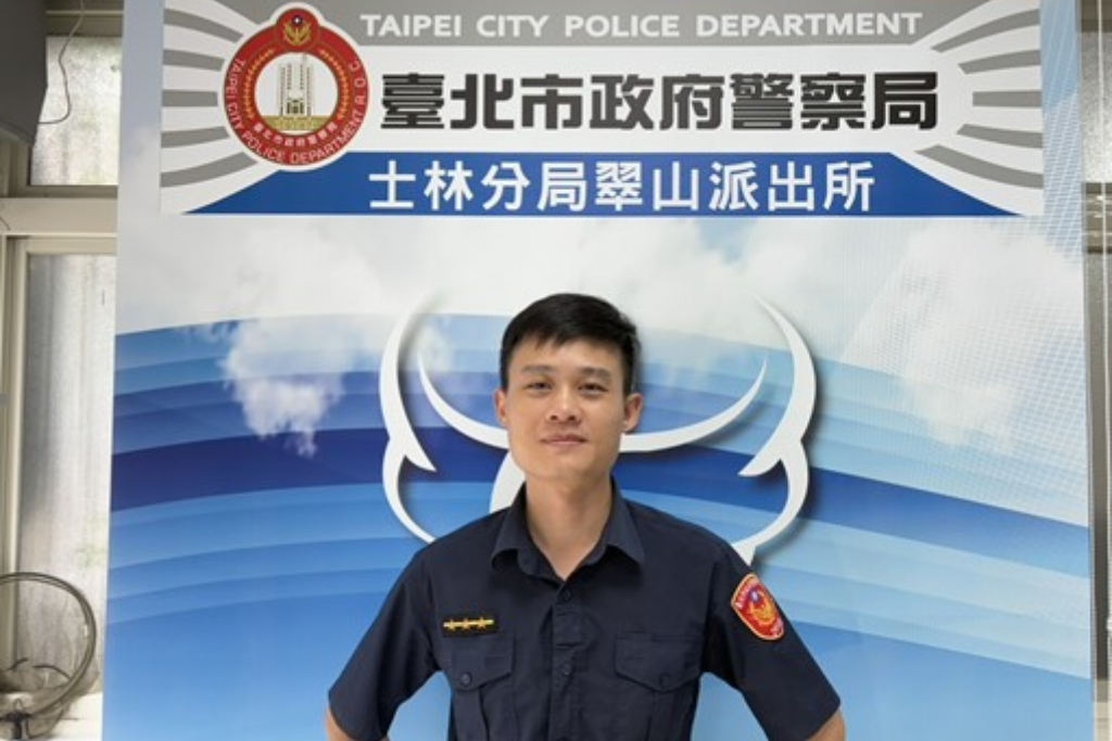 轄區八旬獨居翁迷途石牌街頭  士林警及時協助護送返家