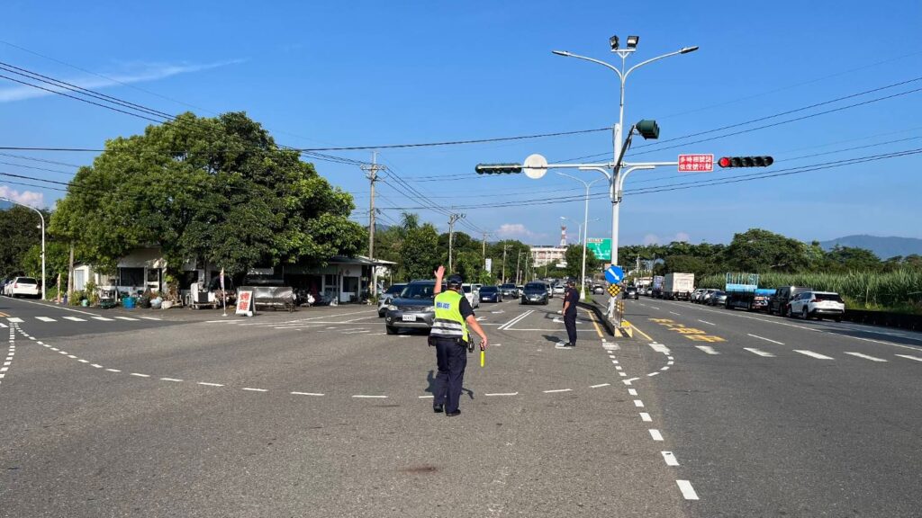 中秋 教師節連假迎車潮 玉井警加強交通疏導維護行車安全 20 MEITU 20260923 113452495