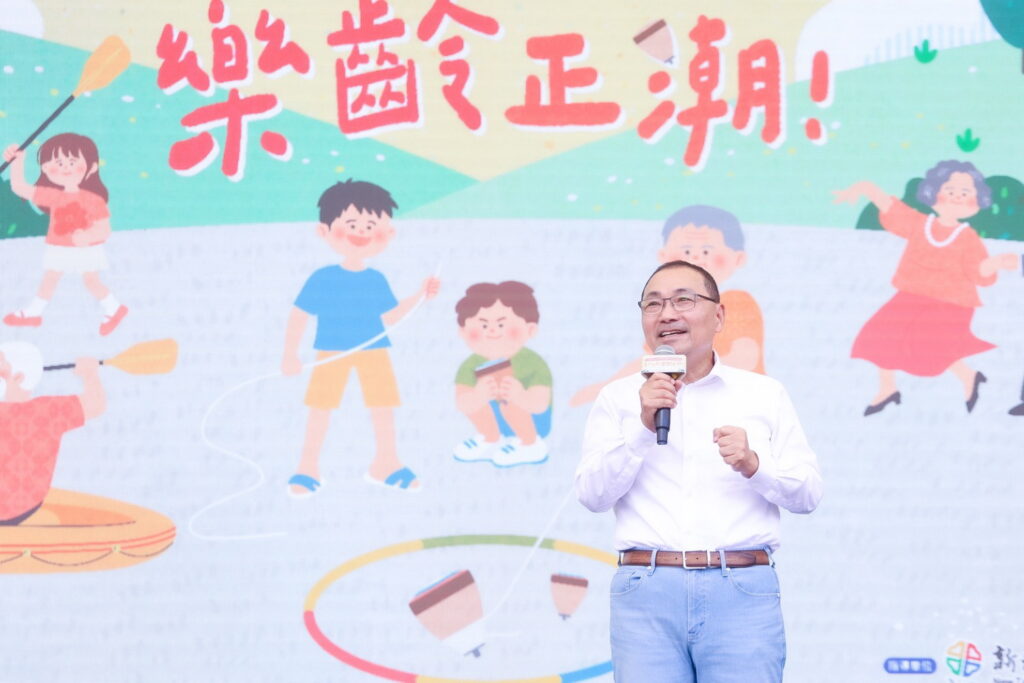 新北市據點成果展世代共融秀活力 侯友宜鼓勵長者走出戶外、擁抱健康生活 20 S 64766188