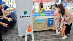 南港分局攜手LINE Bank連線銀行推動全民防詐宣導 互動宣導融入民眾生活 活動現場吸引逾500位民眾參與 32 %E4%BA%94 8