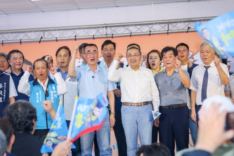 侯友宜掛帥李競辦主委 高喊:一棒接一棒拚新北 5 《圖說》李四川宣布由侯友宜擔任競總主委,現場歡呼聲此起彼落。〈李競辦提供〉