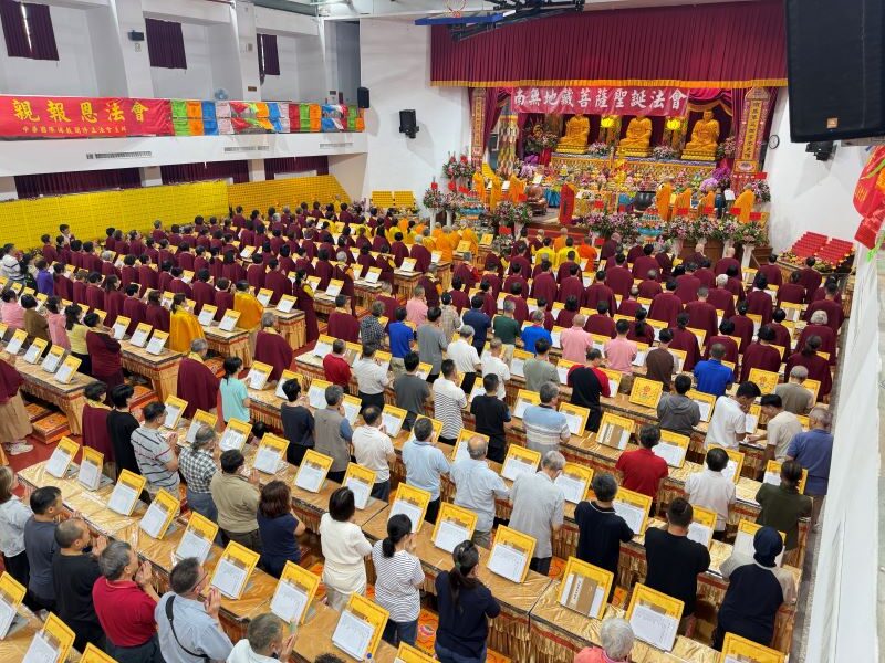 西湖地藏菩薩法會圓滿 近1200名信眾兩日齊聚孝親報恩 8 《圖說》兩天近1200名海內外信眾虔敬恭誦《大乘金剛般若寶懺》、《地藏菩薩本願經》,現場梵音繚繞殊勝吉祥。〈主辦單位提供〉